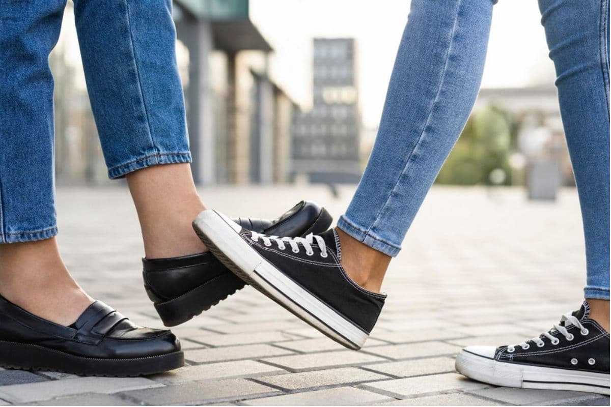 can men wear women's shoes